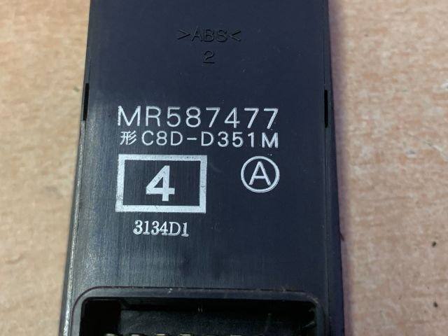 bontott MITSUBISHI COLT Bal első Ablakemelő Kapcsoló