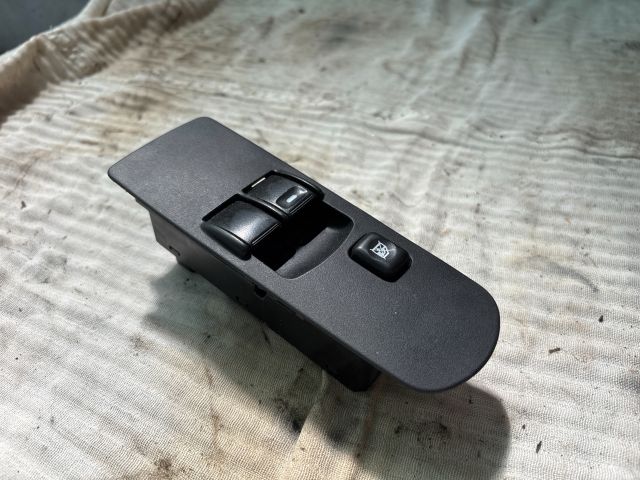 bontott MITSUBISHI COLT Bal első Ablakemelő Kapcsoló