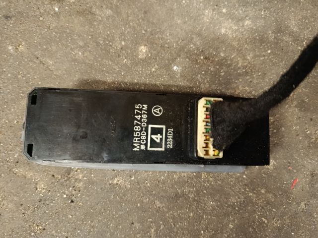 bontott MITSUBISHI COLT Bal első Ablakemelő Kapcsoló