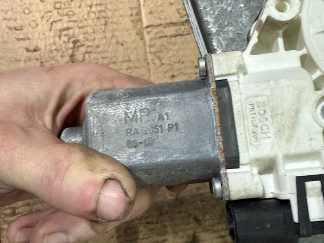 bontott MITSUBISHI COLT Bal első Ablakemelő Szerkezet (Elektromos)