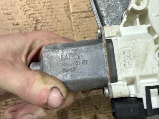 bontott MITSUBISHI COLT Bal első Ablakemelő Szerkezet (Elektromos)