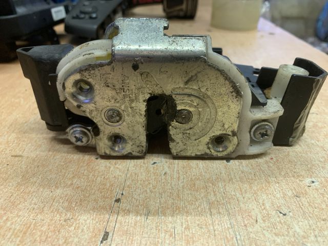 bontott MITSUBISHI COLT Bal első Ajtózár