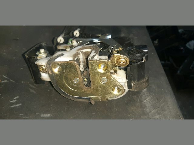 bontott MITSUBISHI COLT Bal első Ajtózár