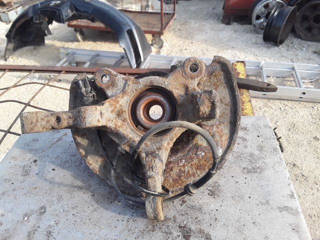 bontott MITSUBISHI COLT Bal első Csonkállvány Kerékaggyal