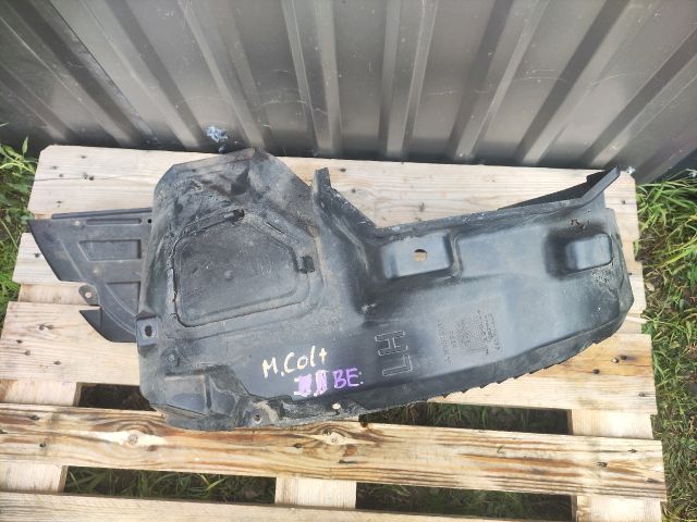 bontott MITSUBISHI COLT Bal első Dobbetét (Kerékjárati, Műanyag)