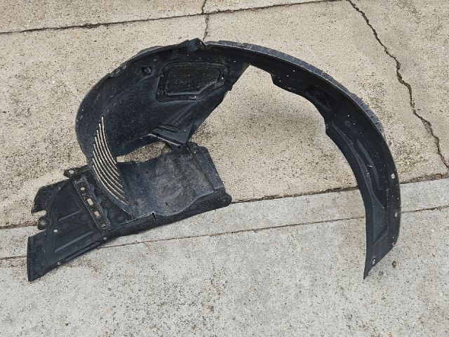 bontott MITSUBISHI COLT Bal első Első Dobbetét (Kerékjárati, Műanyag)