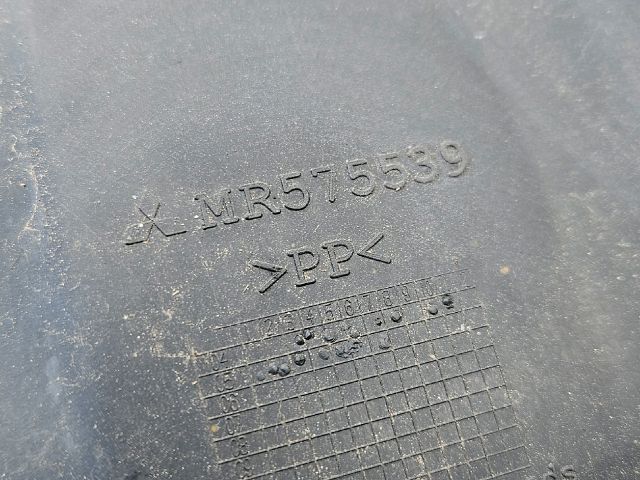 bontott MITSUBISHI COLT Bal első Első Dobbetét (Kerékjárati, Műanyag)