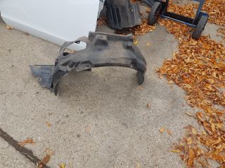 bontott MITSUBISHI COLT Bal első Első Dobbetét (Kerékjárati, Műanyag)