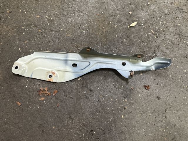 bontott MITSUBISHI COLT Bal első Lökhárító Merevítő Tartó (Fém)