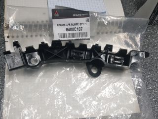 bontott MITSUBISHI COLT Bal első Lökhárító Tartó (Műanyag)