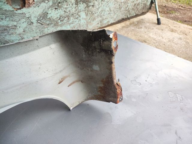 bontott MITSUBISHI COLT Bal első Sárvédő