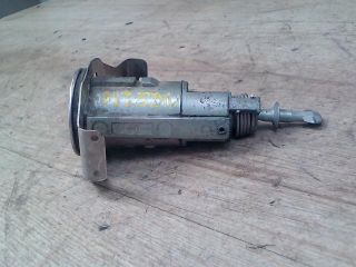 bontott MITSUBISHI COLT Bal első Zárbetét