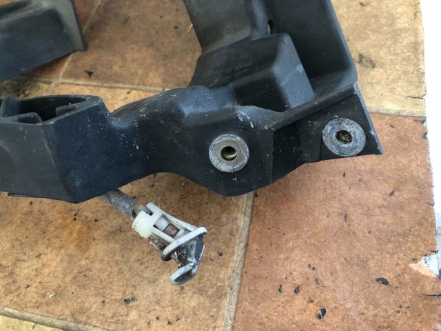 bontott MITSUBISHI COLT Bal Fényszóró Lámpakeret