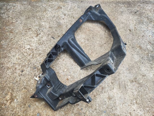 bontott MITSUBISHI COLT Bal Fényszóró Lámpakeret