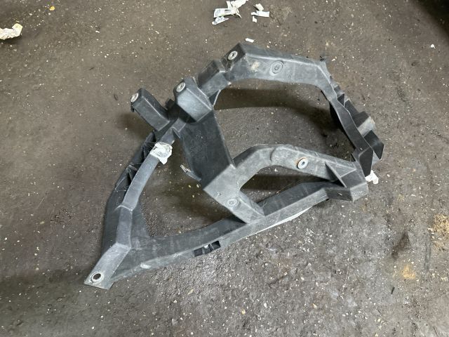 bontott MITSUBISHI COLT Bal Fényszóró Tartó