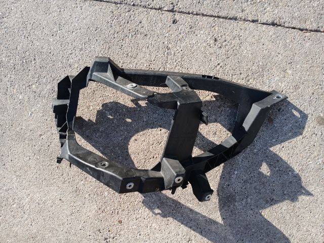 bontott MITSUBISHI COLT Bal Fényszóró Tartó