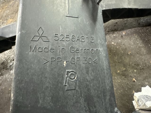 bontott MITSUBISHI COLT Bal Fényszóró Tartó