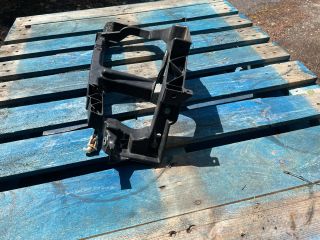 bontott MITSUBISHI COLT Bal Fényszóró Tartó