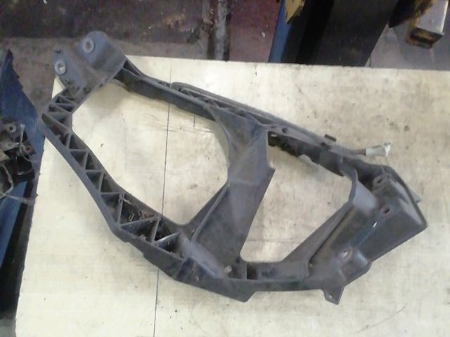 bontott MITSUBISHI COLT Bal Fényszóró Tartó