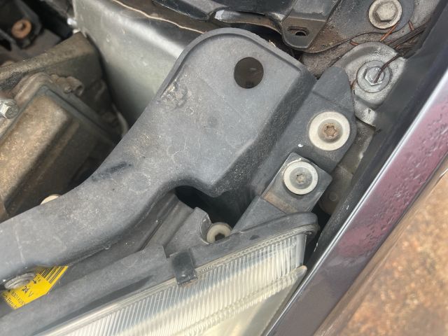 bontott MITSUBISHI COLT Bal Fényszóró