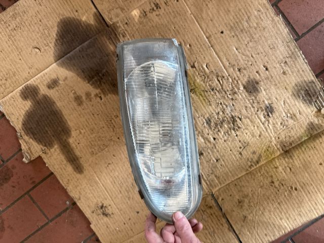 bontott MITSUBISHI COLT Bal Fényszóró