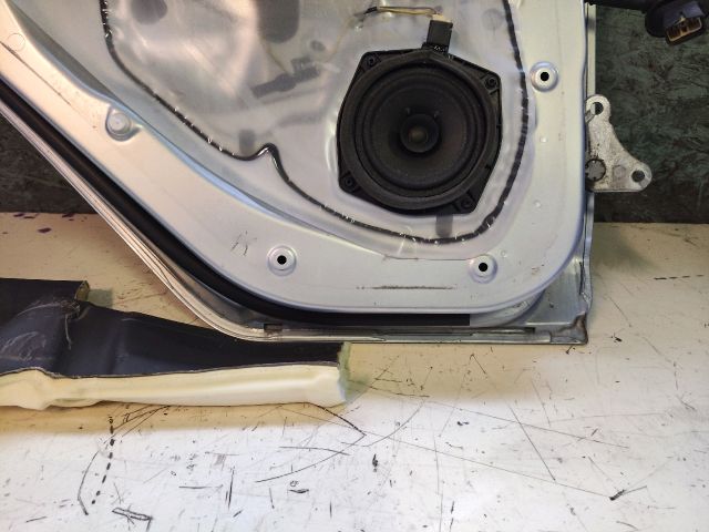 bontott MITSUBISHI COLT Bal hátsó Ajtó (Részeivel)