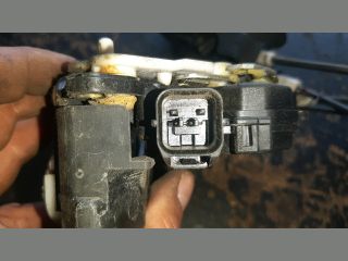 bontott MITSUBISHI COLT Bal hátsó Ajtózár