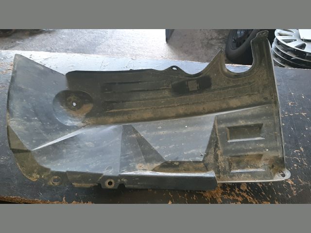 bontott MITSUBISHI COLT Bal hátsó Dobbetét (Kerékjárati, Műanyag)