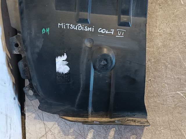 bontott MITSUBISHI COLT Bal hátsó Hátsó Dobbetét (Kerékjárati, Műanyag)