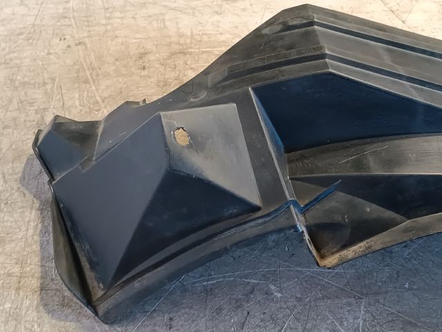 bontott MITSUBISHI COLT Bal hátsó Hátsó Dobbetét (Kerékjárati, Műanyag)