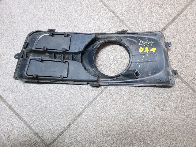 bontott MITSUBISHI COLT Bal Ködfényszóró Lámpakeret