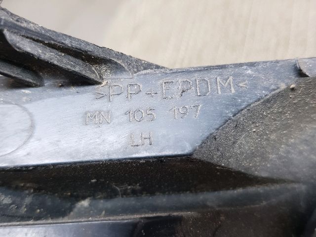 bontott MITSUBISHI COLT Bal Ködfényszóró Lámpakeret