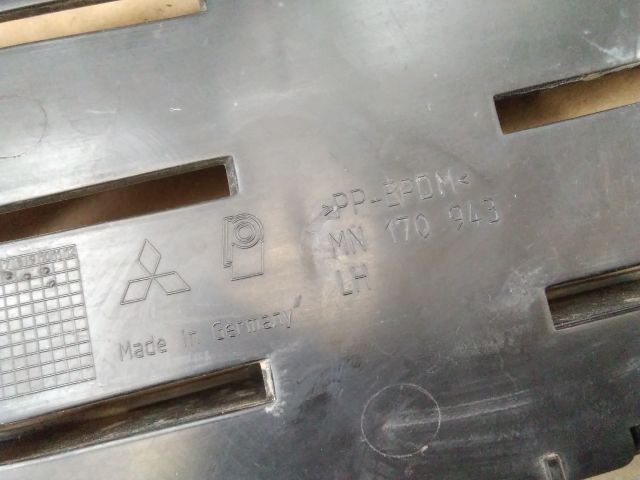 bontott MITSUBISHI COLT Bal Ködlámpa Rács