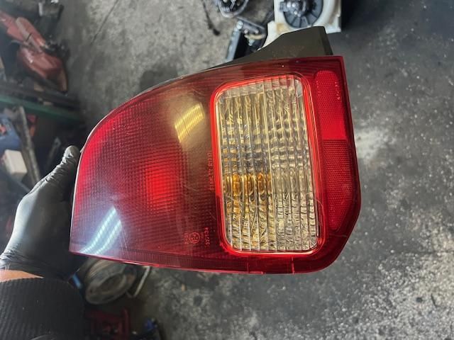 bontott MITSUBISHI COLT Bal Külső Hátsó Lámpa