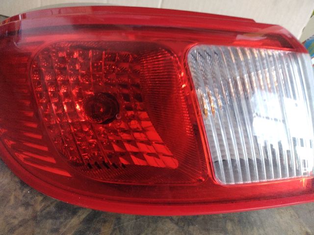 bontott MITSUBISHI COLT Bal Külső Hátsó Lámpa