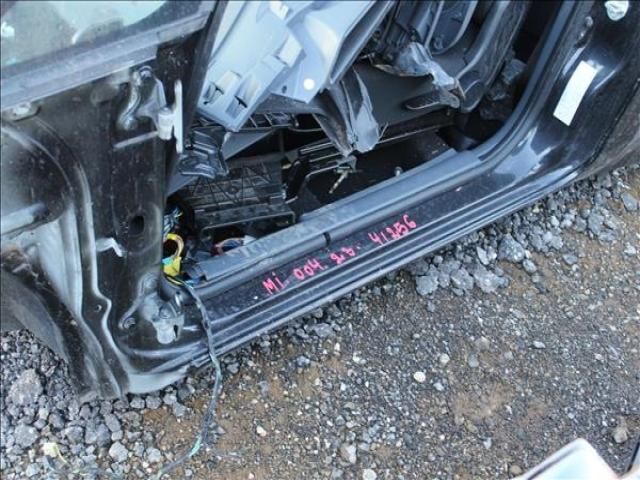 bontott MITSUBISHI COLT Bal Küszöb