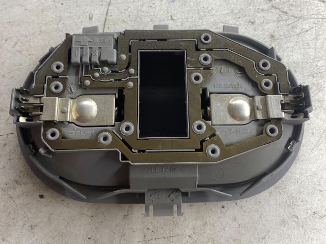 bontott MITSUBISHI COLT Beltér Világítás Első