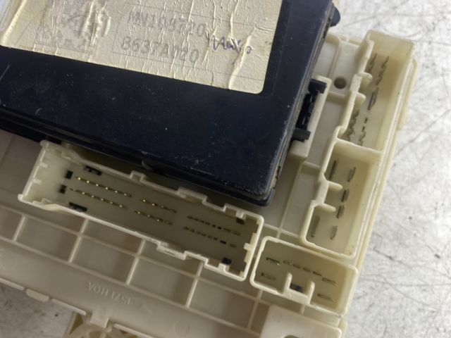 bontott MITSUBISHI COLT Biztosítéktábla Doboz