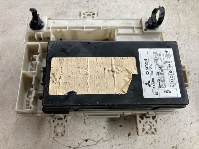 bontott MITSUBISHI COLT Biztosítéktábla Doboz