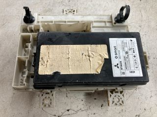 bontott MITSUBISHI COLT Biztosítéktábla Doboz