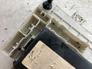 bontott MITSUBISHI COLT Biztosítéktábla Doboz