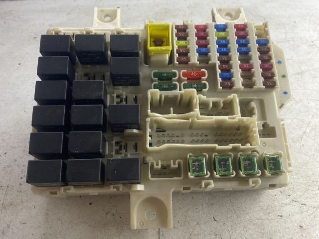 bontott MITSUBISHI COLT Biztosítéktábla Doboz