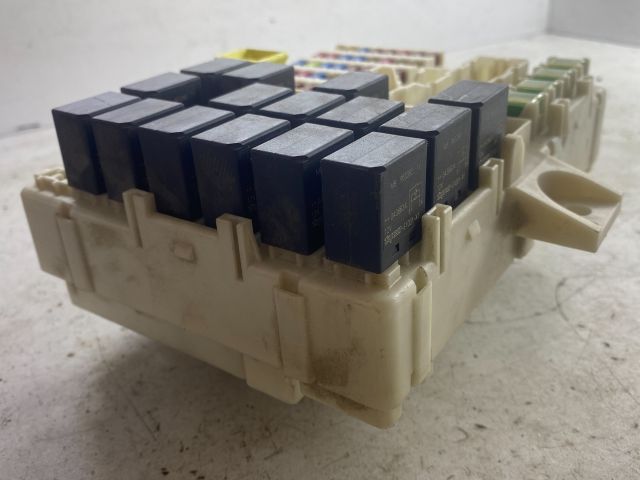 bontott MITSUBISHI COLT Biztosítéktábla Doboz