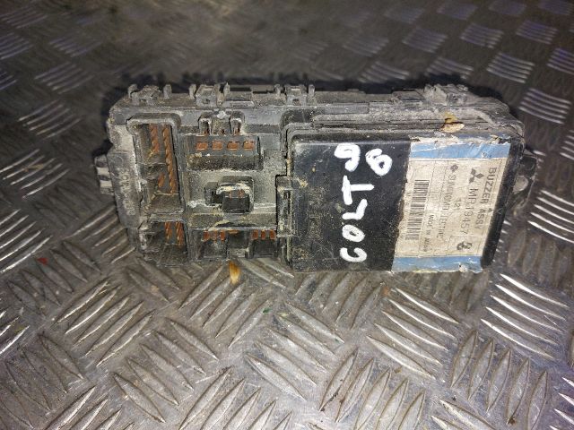 bontott MITSUBISHI COLT Biztosítéktábla Doboz