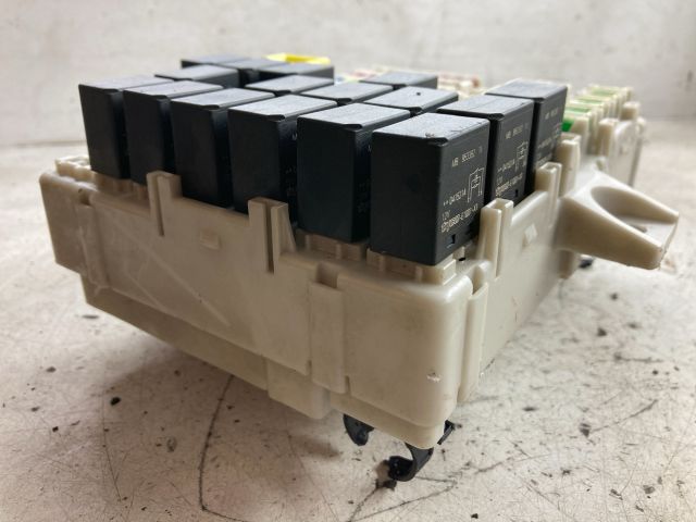 bontott MITSUBISHI COLT Biztosítéktábla Doboz