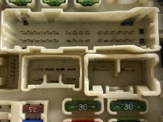 bontott MITSUBISHI COLT Biztosítéktábla Doboz