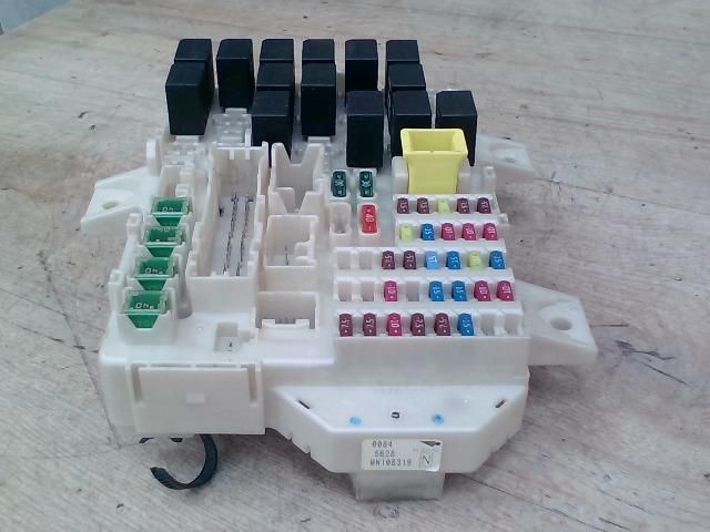 bontott MITSUBISHI COLT Biztosítéktábla Utastér