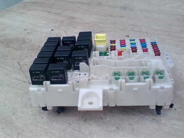 bontott MITSUBISHI COLT Biztosítéktábla Utastér