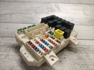 bontott MITSUBISHI COLT Biztosítéktábla Utastér