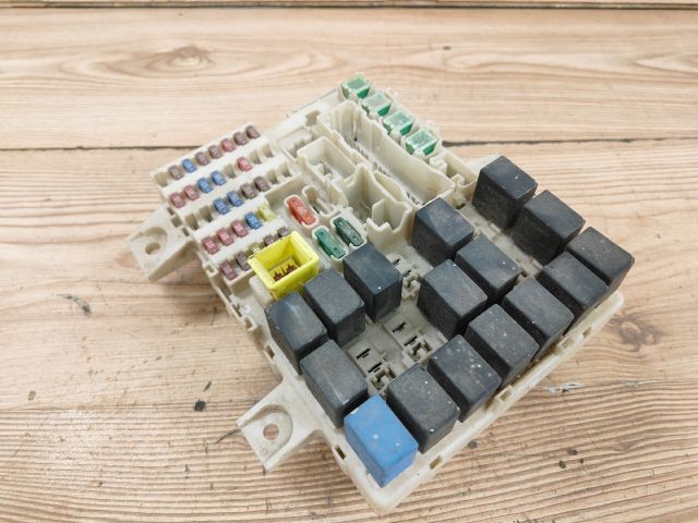 bontott MITSUBISHI COLT Biztosítéktábla Utastér